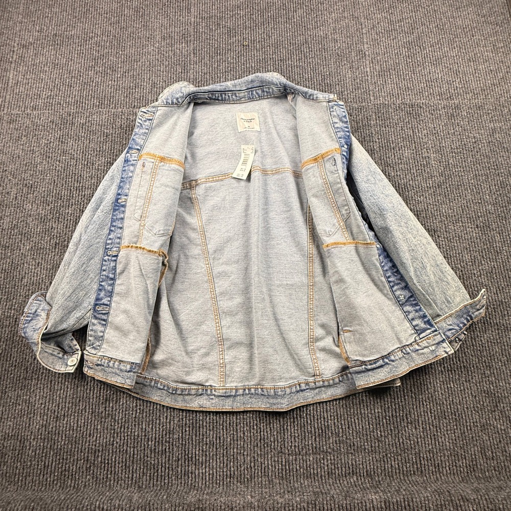 NWT Abercrombie & Fitch Womens Size Medium Light Wash Denim Jacket K1144-2116‎ - Picture 14 of 15